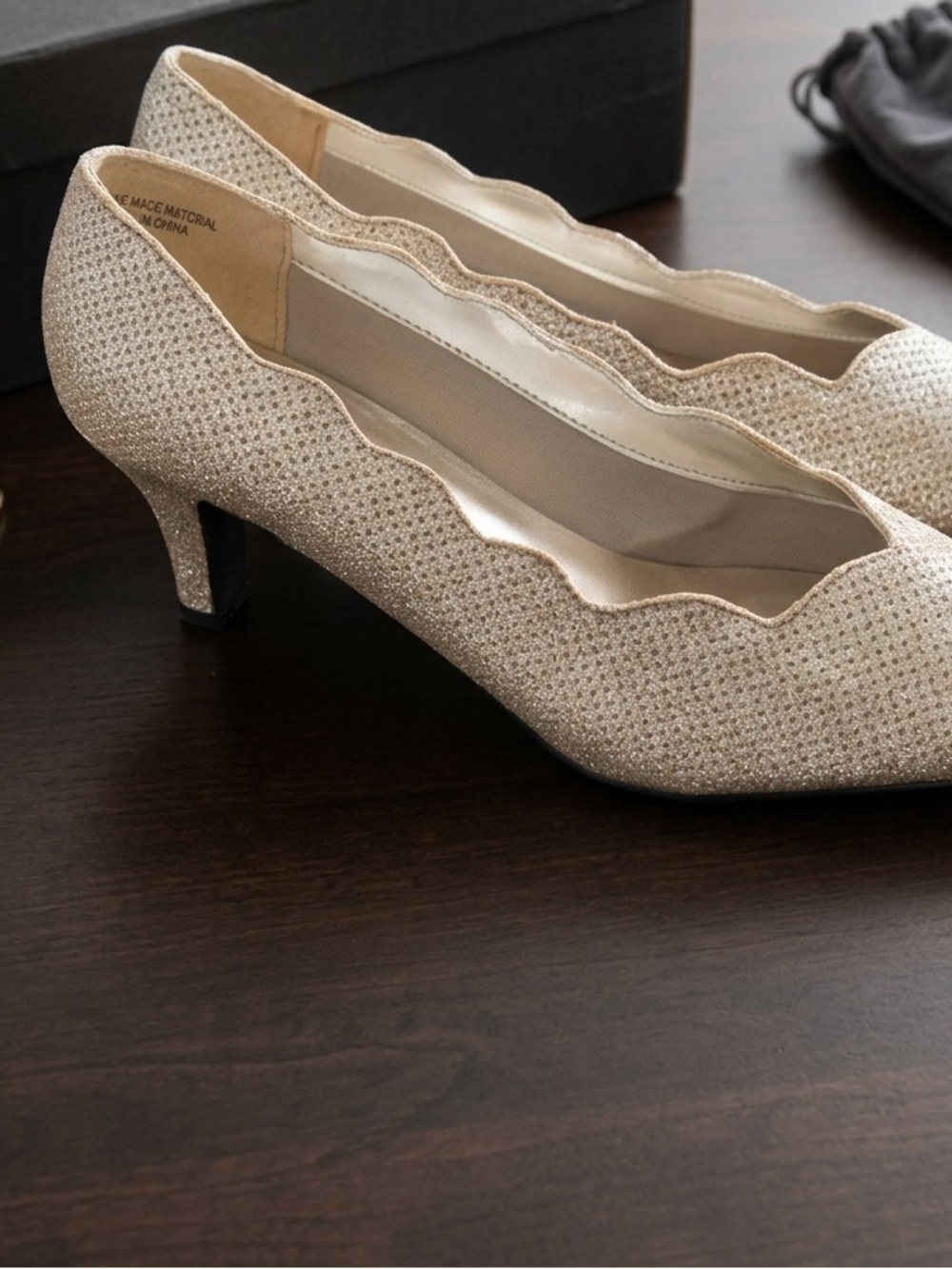 Statutes Sparkly Metallic Scalloped Evening Pumps Wedding Prom Size 8.5
